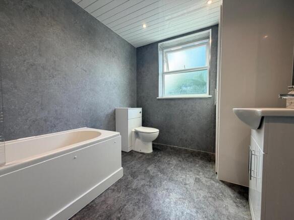 4 bed End of Terrace to rent Image 10