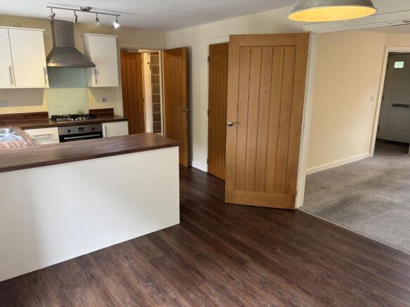 4 bed Detached for sale Image 6