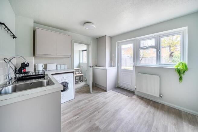 1375977_19_690a22...