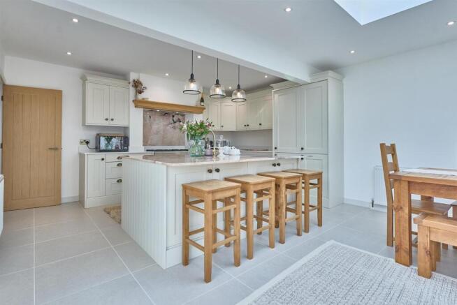 De-La-Bere Cres Burbage_12.jpg