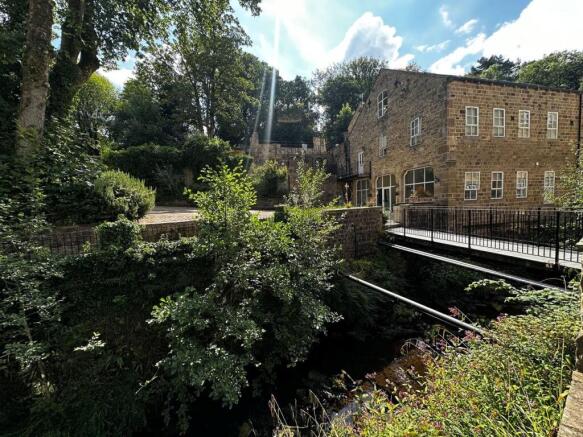 4 bed Town House to rent Image 9