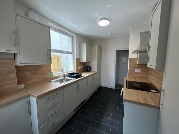 1 bed House Share to rent Image 5