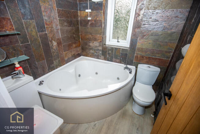3 bed Semi-Detached for sale Image 8