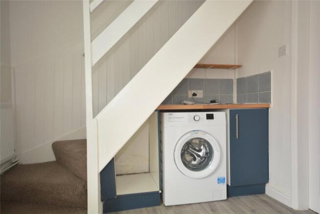 2 bed Terraced to rent Image 4