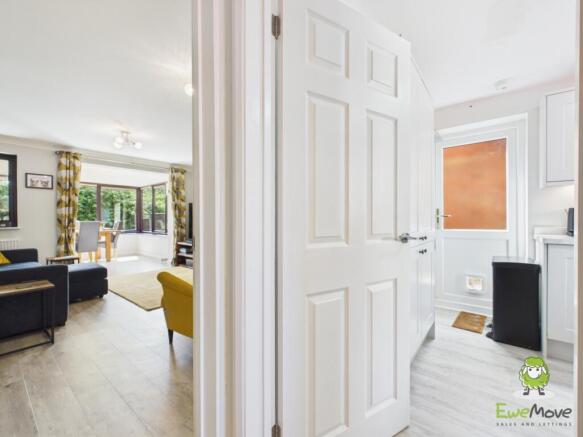 EweMove Estate Agents Basingstoke - Stockbridge Cl