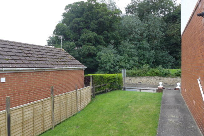 3 bed End of Terrace to rent Image 8