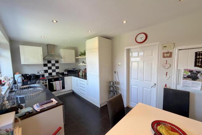 2 bed Semi-Detached to rent Image 4