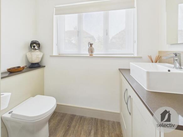 4 bed Semi-Detached for sale Image 10