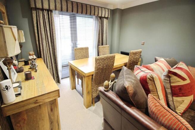 4 bed Detached for sale Image 9