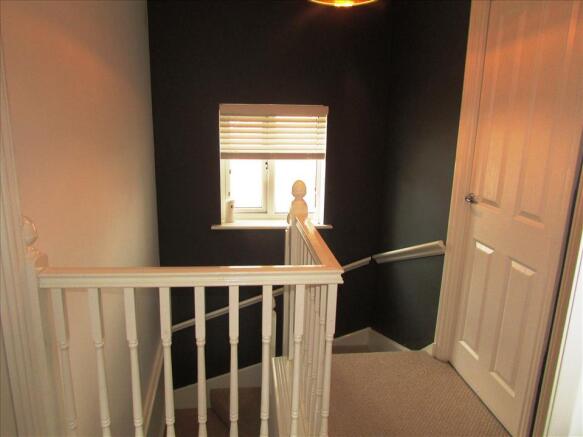 FIRST FLOOR LANDING