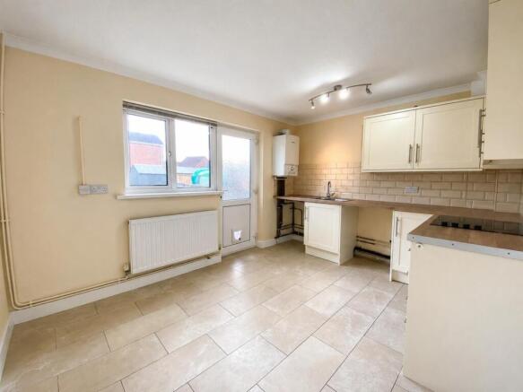 Barnes Wallis Close, Bowerhill, Melksham photo 4