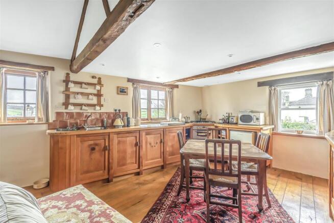 Kitche/Dining Area