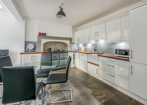 4 Church Road-kitchen1.jpg