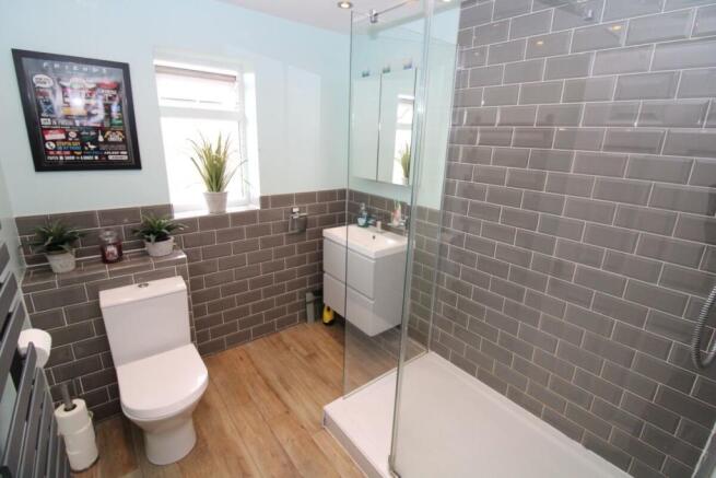 Family Shower Room / Wc