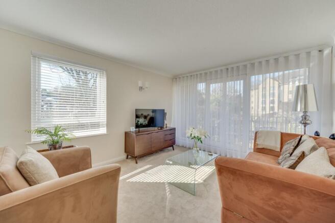 3 bed Apartment for sale Image 6