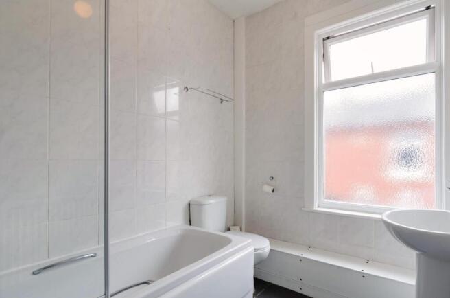 2 bed Terraced to rent Image 8