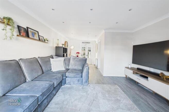 27, Hunters Drive, Burnley photo 4