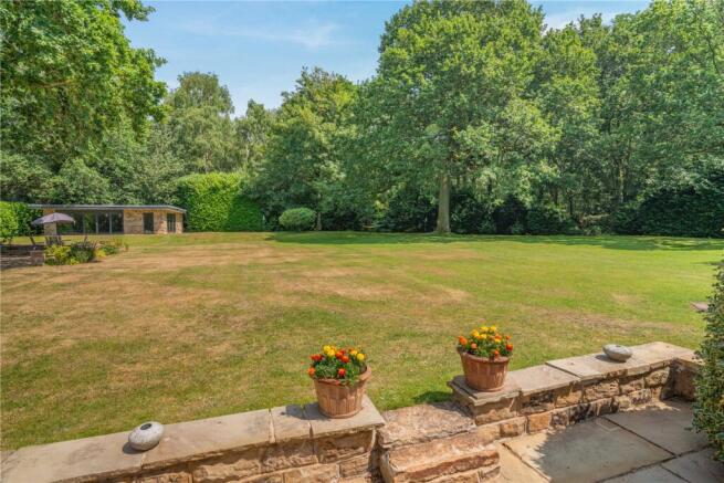 6 bed Detached for sale Image 9
