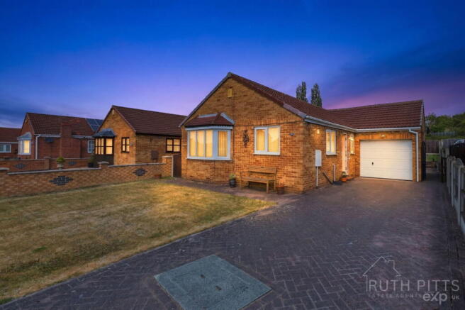 2 bed Detached Bungalow for sale Image 4