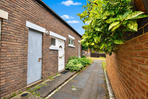 Axe Head Road, Northampton, NN4