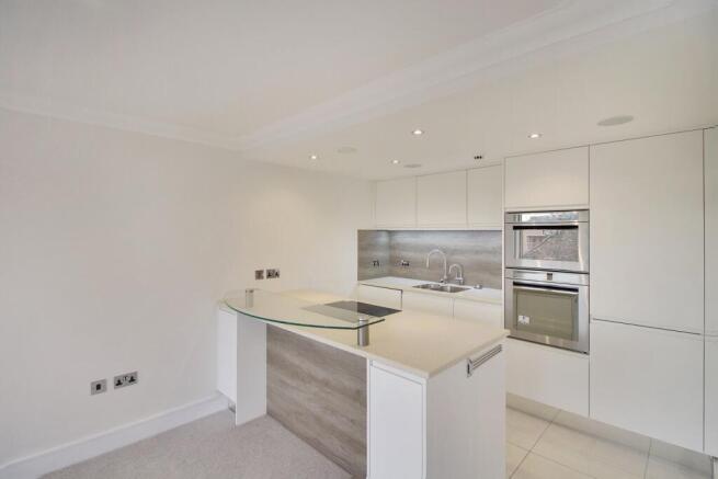 3 bed Apartment to rent Image 4