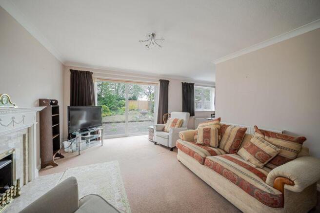 Open plan sitting room and dining room