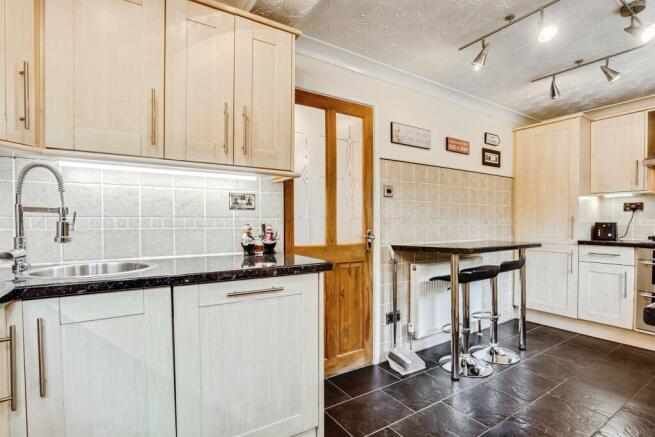 4 bed Detached for sale Image 9