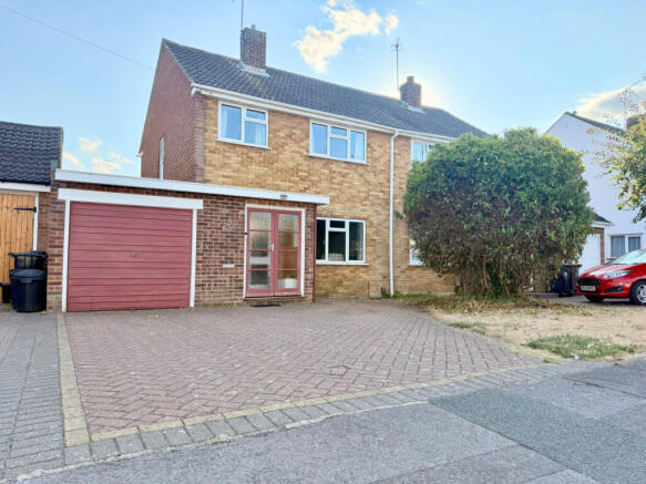 3 bed semi-detached house for sale Rochester Aven