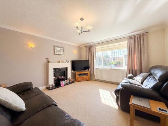4 bed Detached for sale Image 6