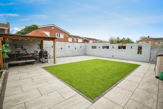 4 bed Detached for sale Image 4