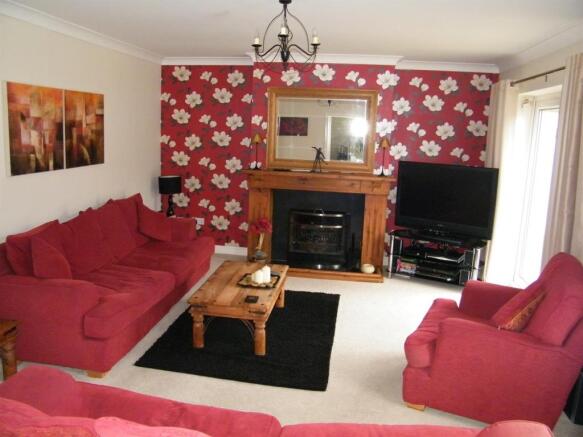 MAIN LOUNGE