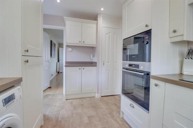 11 SUDBROOK CLOSE INSIDE-7.jpg