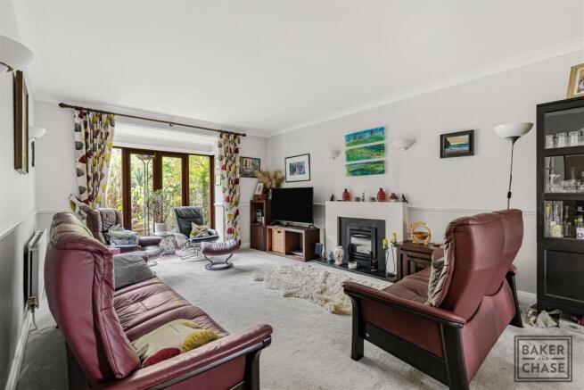 Dual Aspect Through Lounge