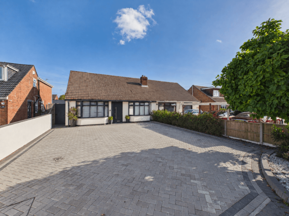 3-bed semi-detached on Laurel Road, Locks Heath, SO31 6QG, £500,000