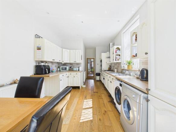4 bed Semi-Detached for sale Image 5