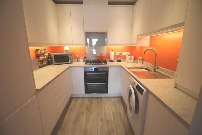 FITTED KITCHEN