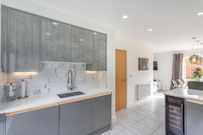4 bed Detached for sale Image 12