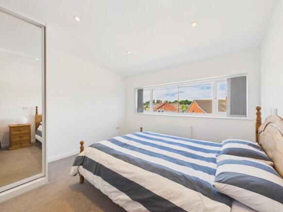 3 bed Semi-Detached for sale Image 8