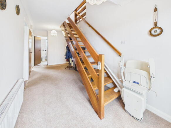 Colborne Avenue, Illogan, TR16 - Substantial 4/5 Bed Family Home, Endless Potential, Sought-After Cul-de-Sac photo 4