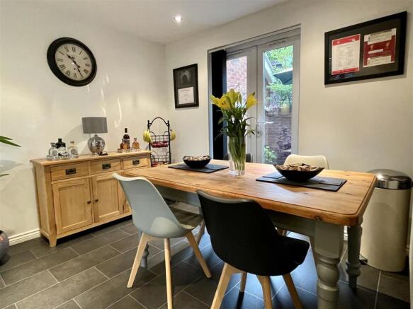 Kitchen/Dining Room