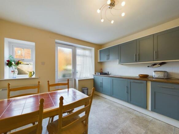 2 bed Apartment for sale Image 5