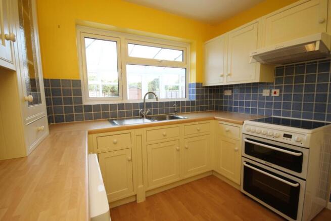 FITTED KITCHEN