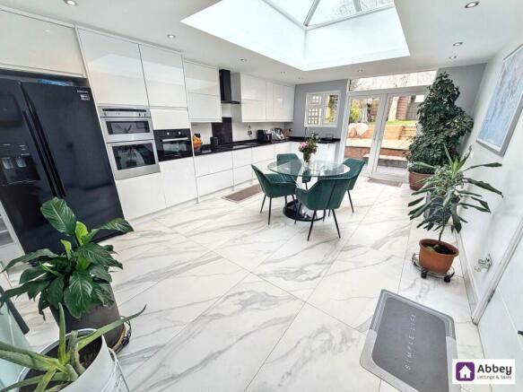 Kitchen/Dining Family Room