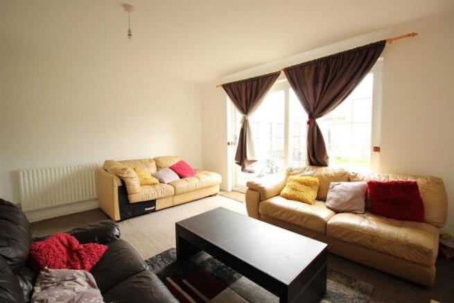 ANGLE OF LOUNGE