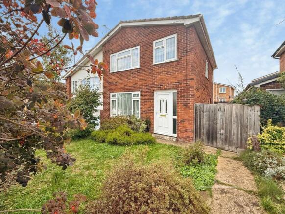 3-bed semi-detached on Hunnyhill, Newport, Isle of Wight, £195,000