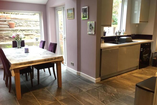 Kitchen/Dining Area