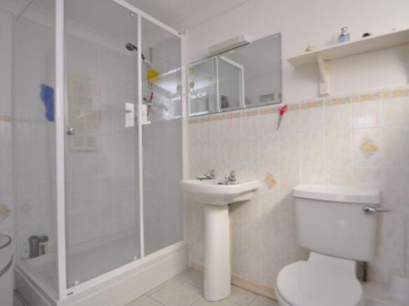 En-suite shower roo