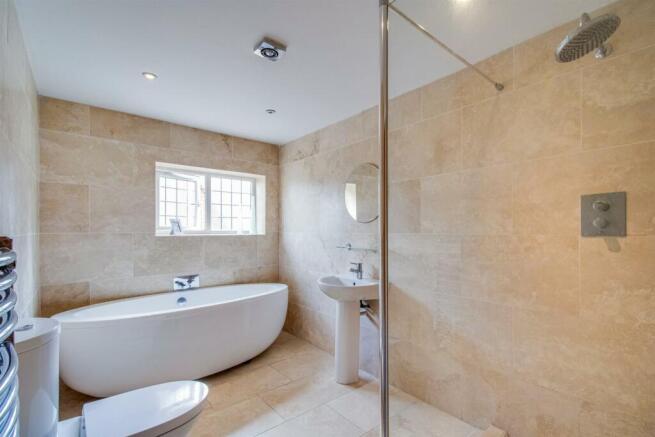 4 bed Detached for sale Image 11