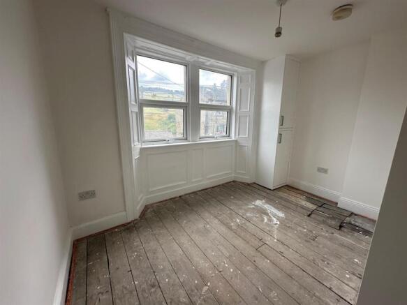 3 bed Terraced to rent Image 5