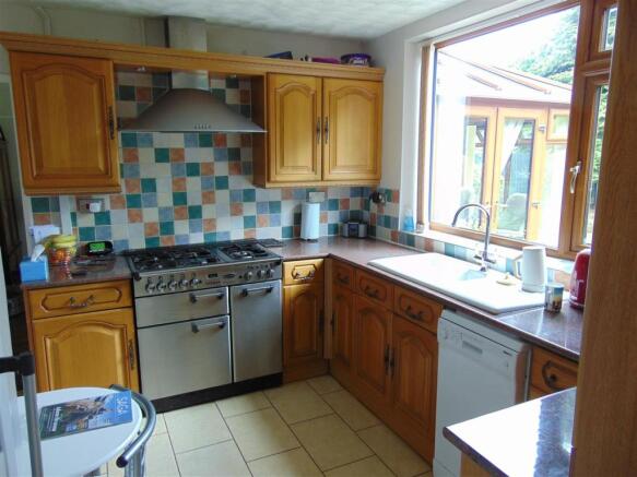 FITTED KITCHEN
